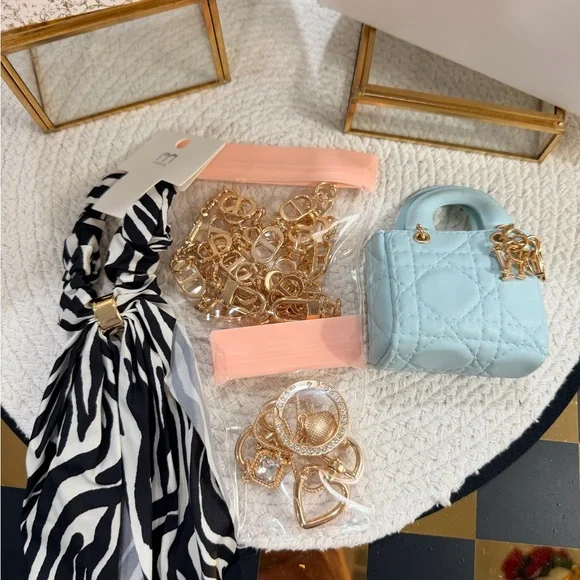 Dior Beauty Crossbody, Novelty CD Strap, Mini Lady Dior Bag Charm - NIB/Gift Bag - Picture 11 of 16